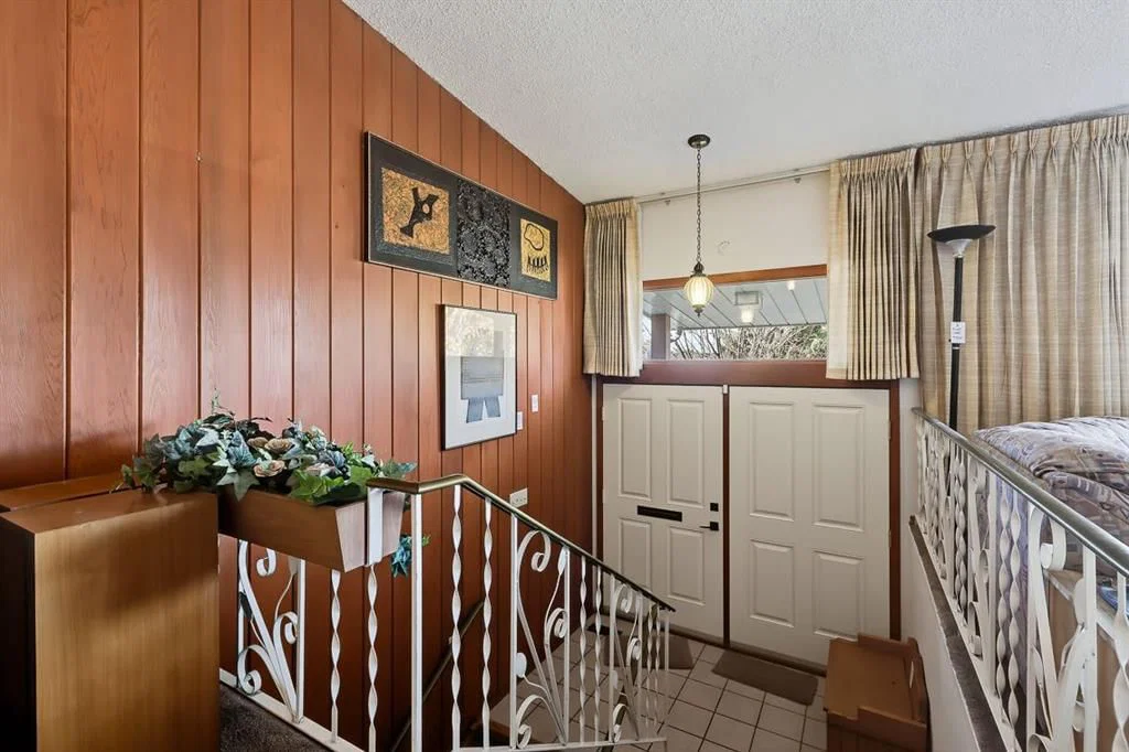 76 Clarendon Road NW, Calgary — photo 2 of 26