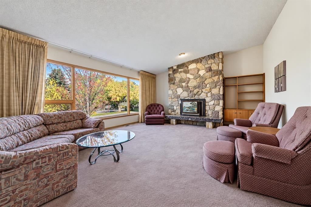 76 Clarendon Road NW, Calgary — photo 3 of 26