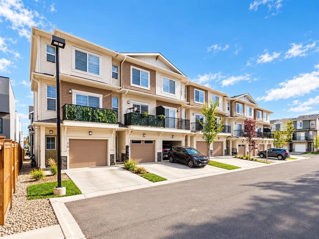 912 Sage Hill Grove NW, Calgary — main listing photo