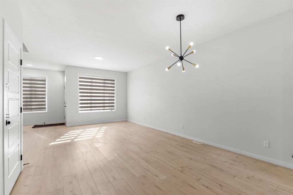 20 Corner Glen Avenue NE, Calgary — photo 2 of 29
