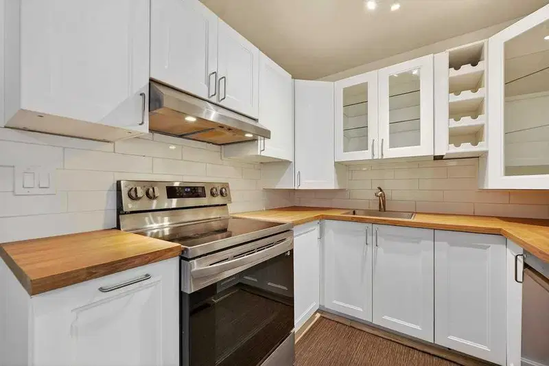 202A, 5601 Dalton Drive NW, Calgary — photo 4 of 33
