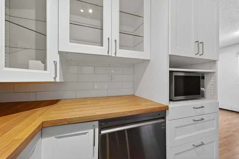 202A, 5601 Dalton Drive NW, Calgary — photo 5 of 33