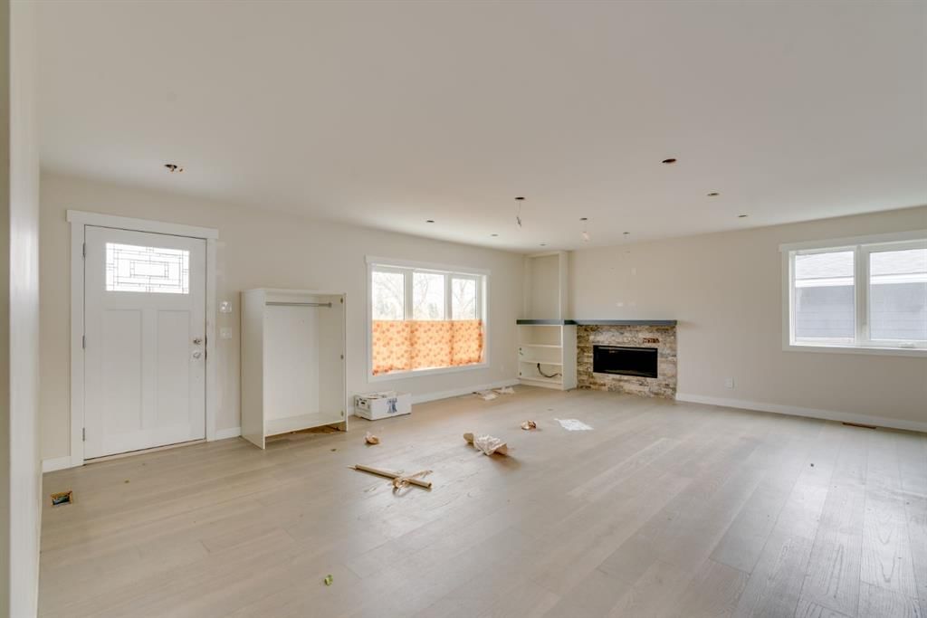 4947 10 Avenue SW, Calgary — photo 3 of 47