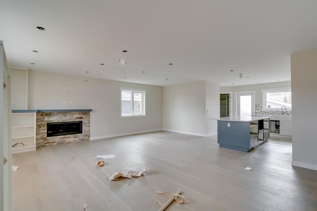 4947 10 Avenue SW, Calgary — photo 5 of 47