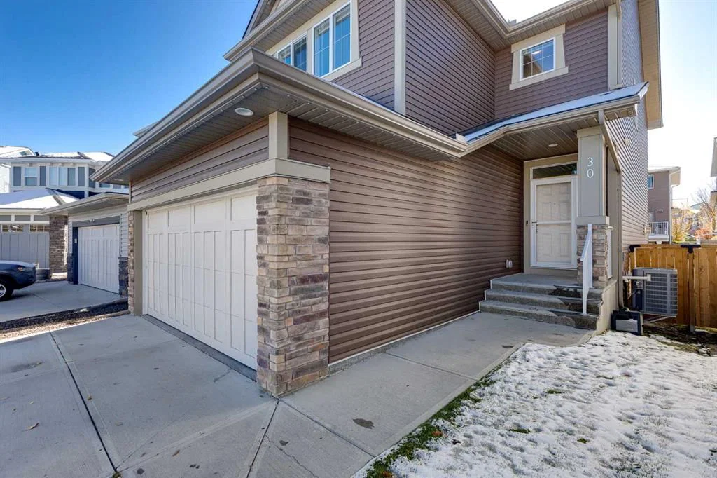 30 Bayview Circle SW, Airdrie — photo 2 of 41