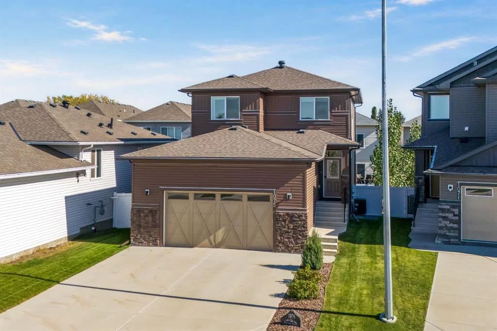 1075 Stevens Place, Crossfield — main listing photo