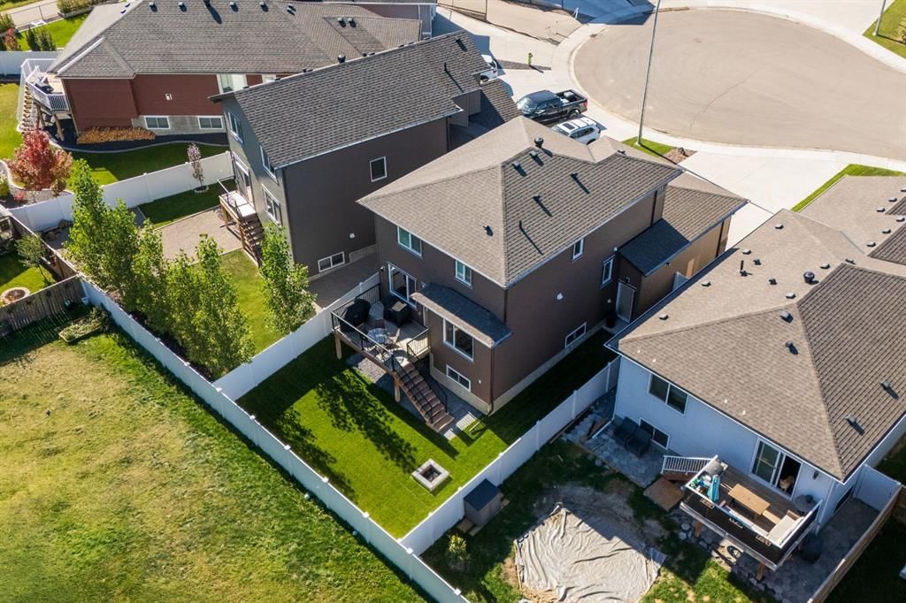 1075 Stevens Place, Crossfield — photo 2 of 45