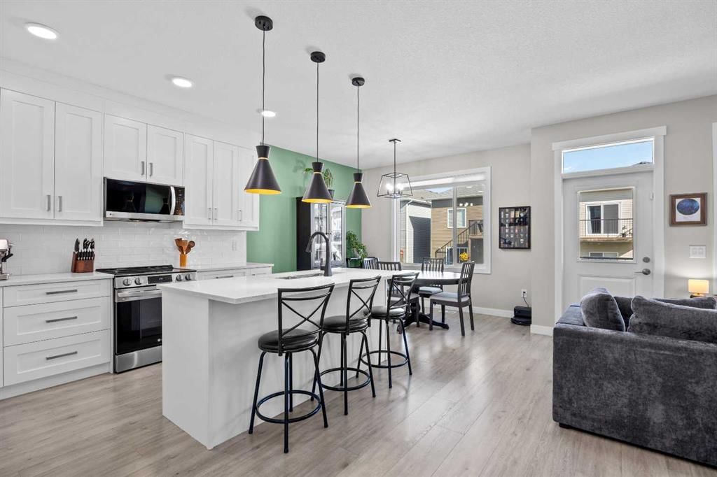 1075 Stevens Place, Crossfield — photo 4 of 45