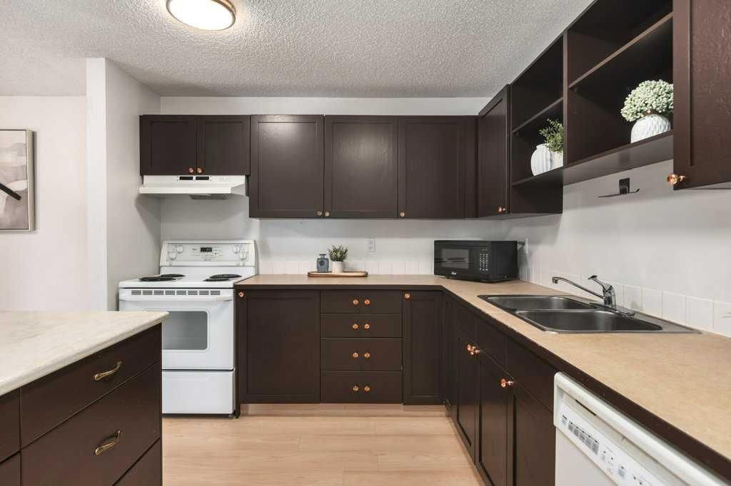 305, 550 Westwood Drive SW, Calgary — photo 4 of 26