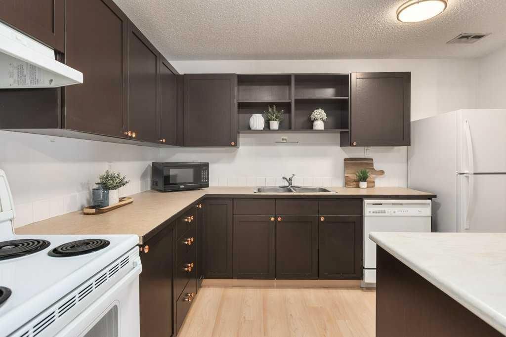 305, 550 Westwood Drive SW, Calgary — photo 5 of 26