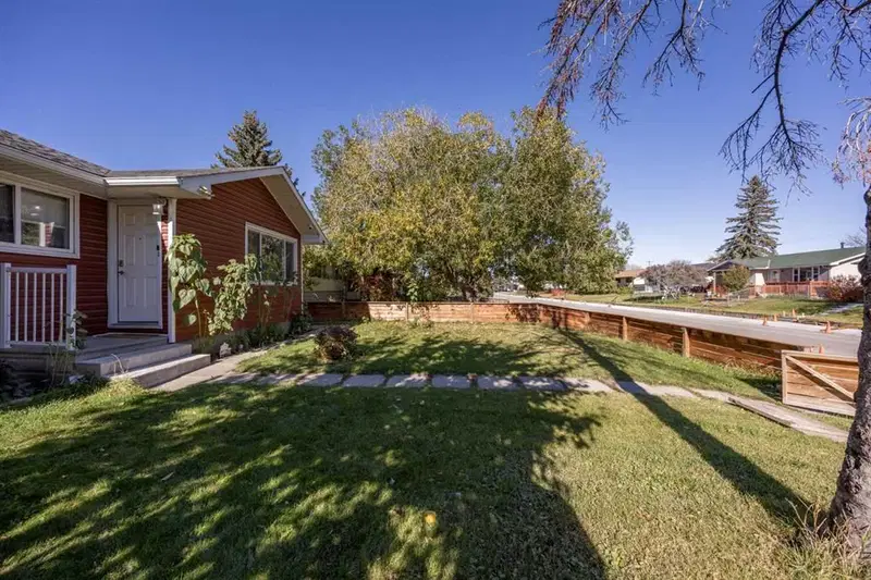 2035 47 Street SE, Calgary — photo 2 of 42