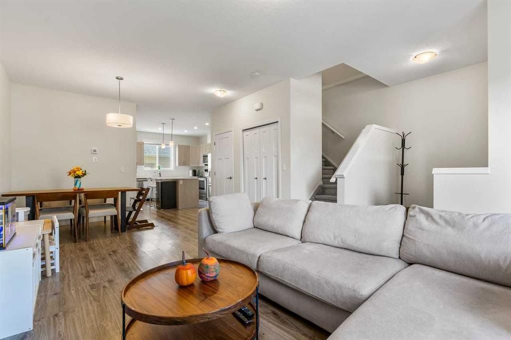 124 South Point Court SW, Airdrie — photo 4 of 50