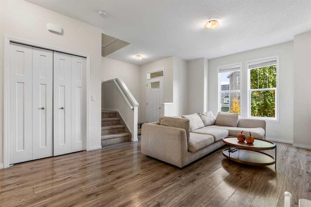 124 South Point Court SW, Airdrie — photo 5 of 50