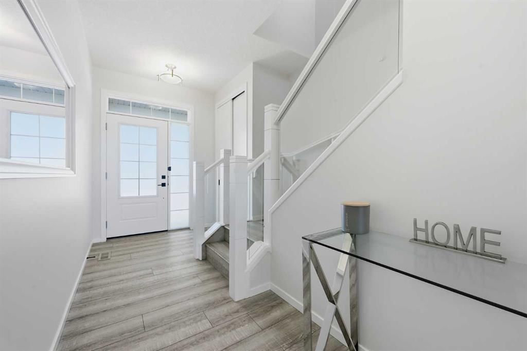 134 Yorkstone Way SW, Calgary — photo 2 of 48