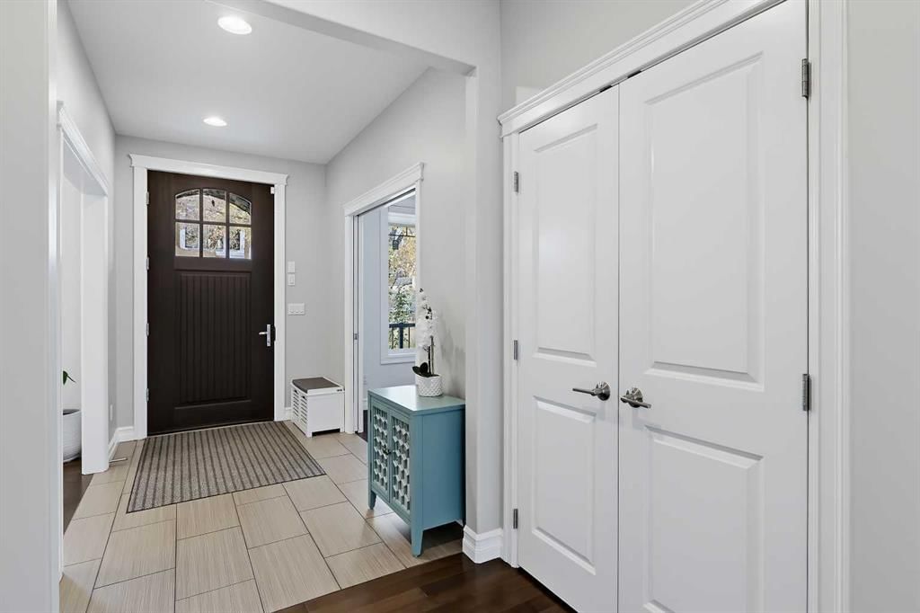 2030 25 Street SW, Calgary — photo 2 of 47