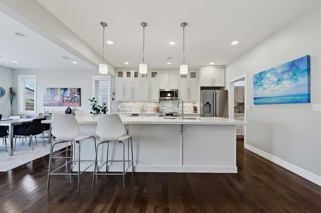 2030 25 Street SW, Calgary — photo 4 of 47