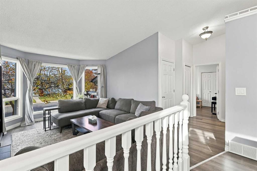 16 Mckenna Place SE, Calgary — photo 4 of 49