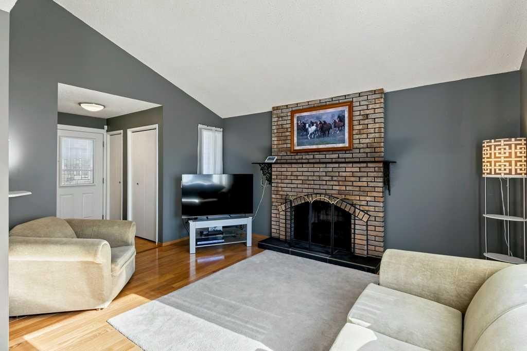 28, 76 Cedardale Crescent SW, Calgary — photo 4 of 34