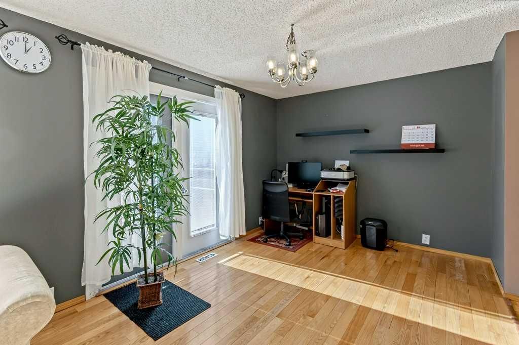28, 76 Cedardale Crescent SW, Calgary — photo 5 of 34