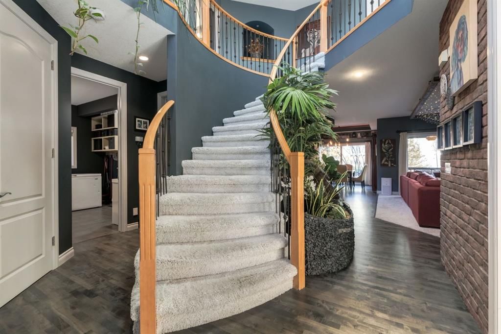 48 Valley Crest Gardens NW, Calgary — photo 4 of 50
