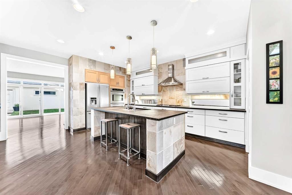 2233 26 Street SW, Calgary — photo 4 of 50