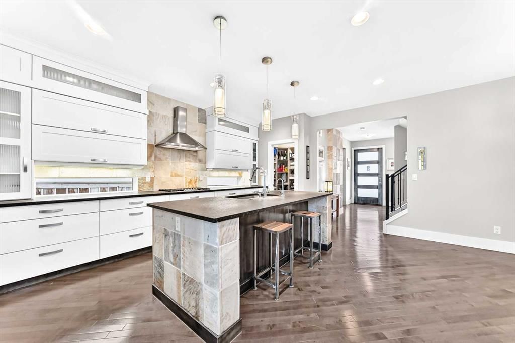2233 26 Street SW, Calgary — photo 5 of 50