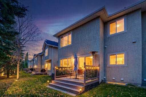 35, 39 Strathlea Common SW, Calgary — photo 4 of 45