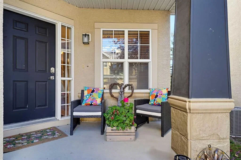 35, 39 Strathlea Common SW, Calgary — photo 5 of 45