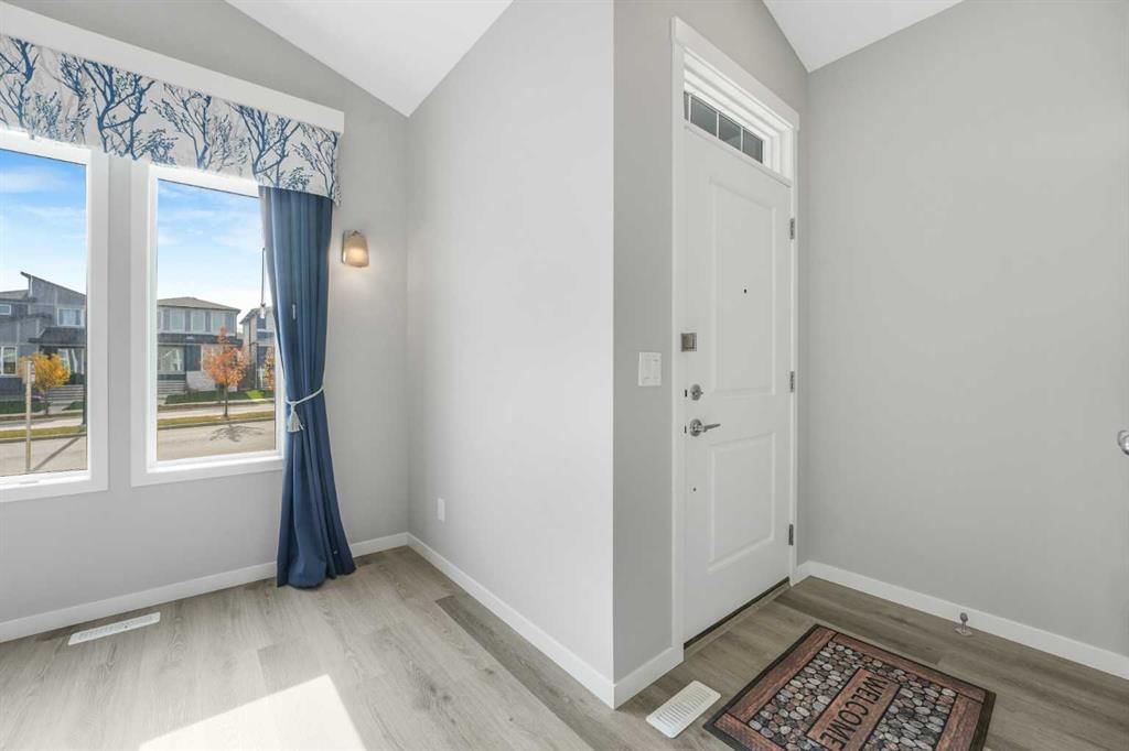 156 Belmont Boulevard SW, Calgary — photo 4 of 50