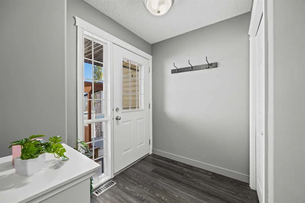 116 Royal Birch Mount NW, Calgary — photo 2 of 30