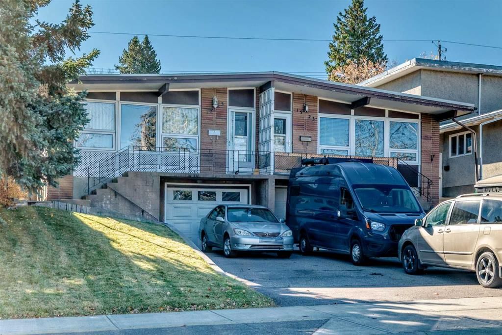 1523 24 Avenue NW, Calgary — photo 2 of 25
