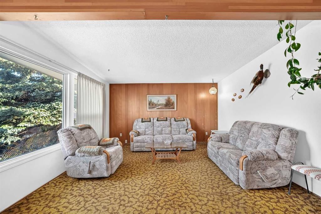 1523 24 Avenue NW, Calgary — photo 3 of 25