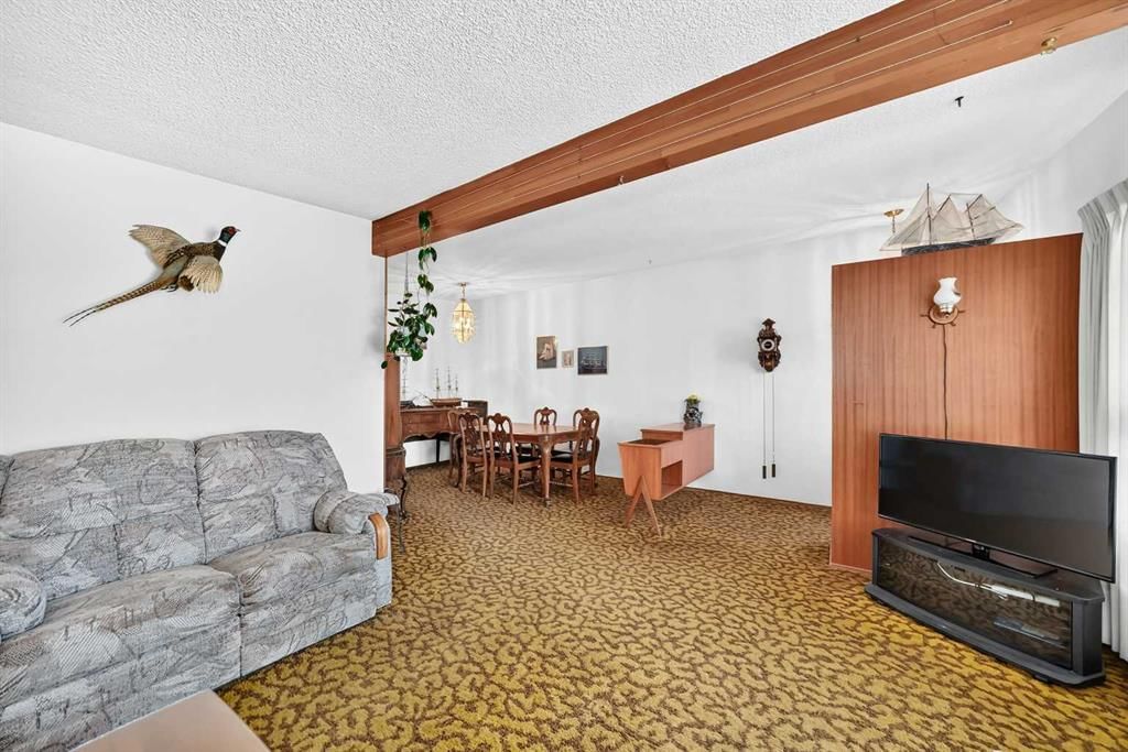 1523 24 Avenue NW, Calgary — photo 5 of 25