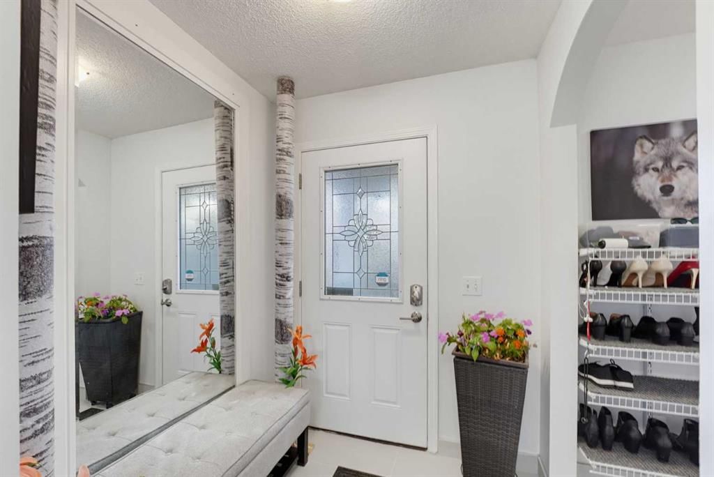 97 Panora Way NW, Calgary — photo 5 of 39