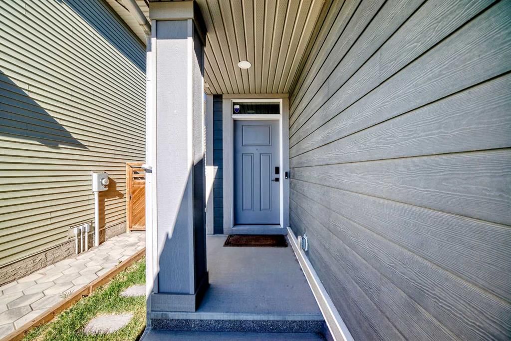 227 Creekstone Way SW, Calgary — photo 4 of 47