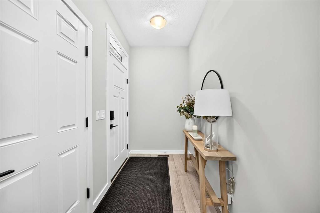 227 Creekstone Way SW, Calgary — photo 5 of 47