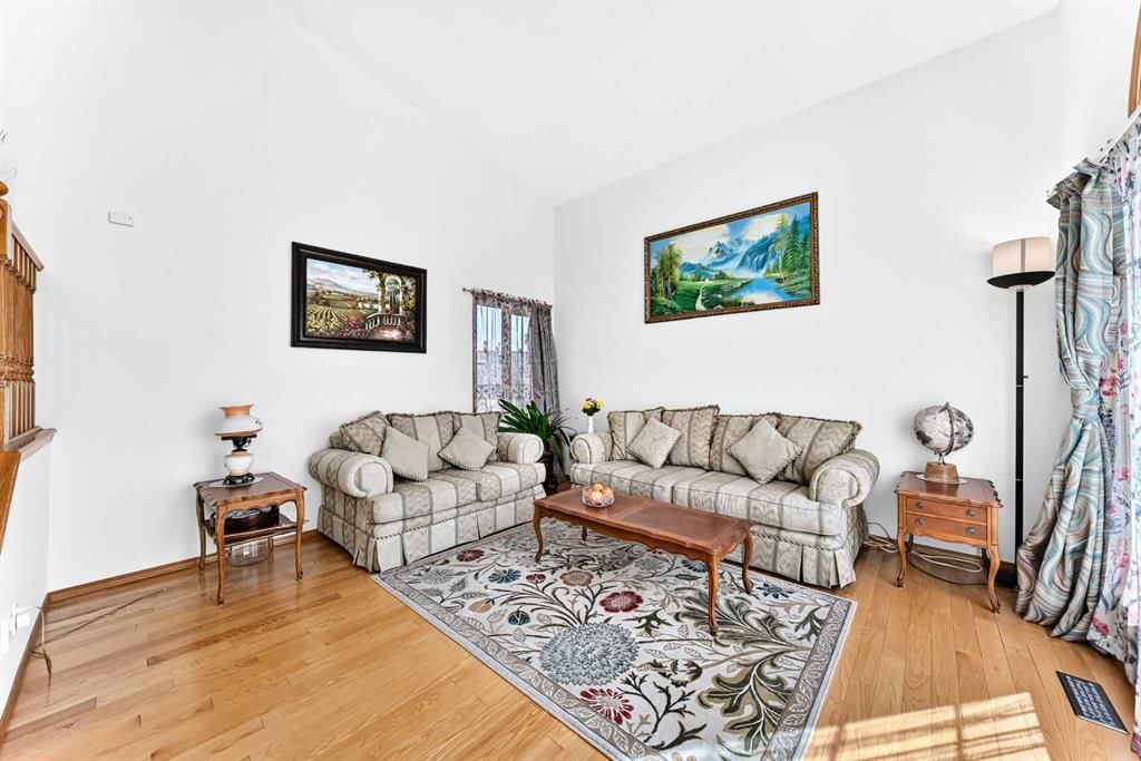 127 Edgebrook Circle NW, Calgary — photo 4 of 47