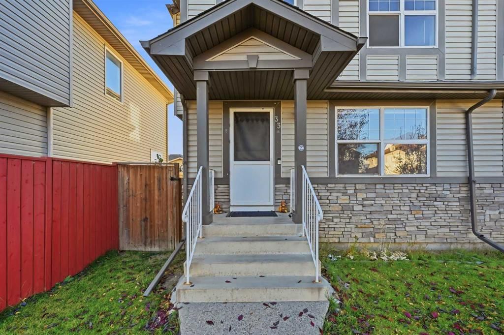 33 Saddlebrook Common NE, Calgary — photo 2 of 36
