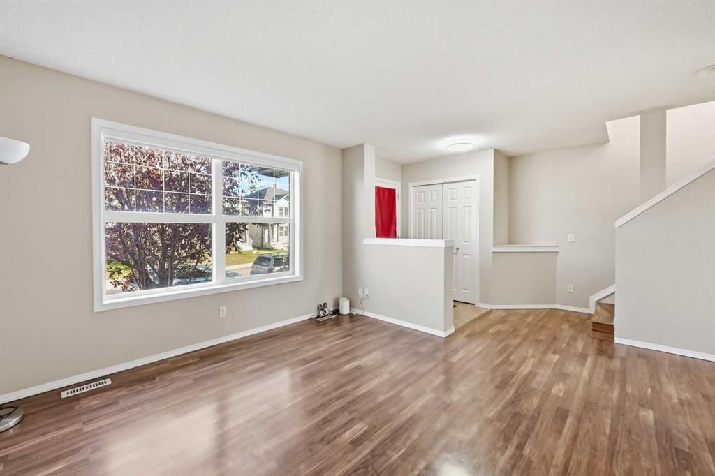 33 Saddlebrook Common NE, Calgary — photo 4 of 36