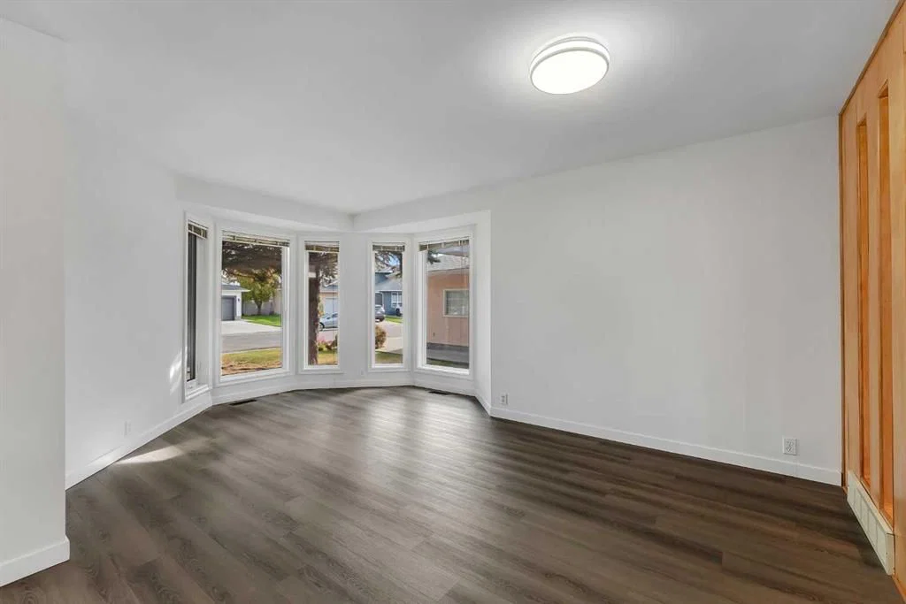 225 Riverwood Close SE, Calgary — photo 5 of 50