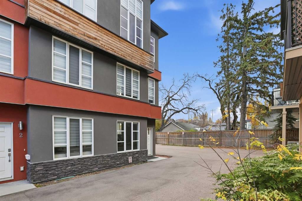 3, 1930 26A Street SW, Calgary — photo 2 of 37