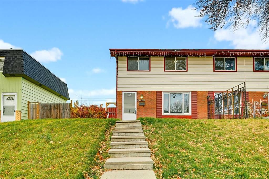 3015 Doverville Crescent SE, Calgary — photo 2 of 36