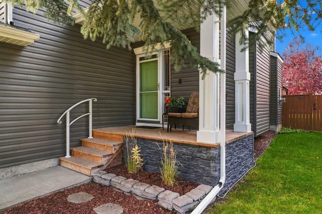 19 Chapman Way SE, Calgary — photo 3 of 50