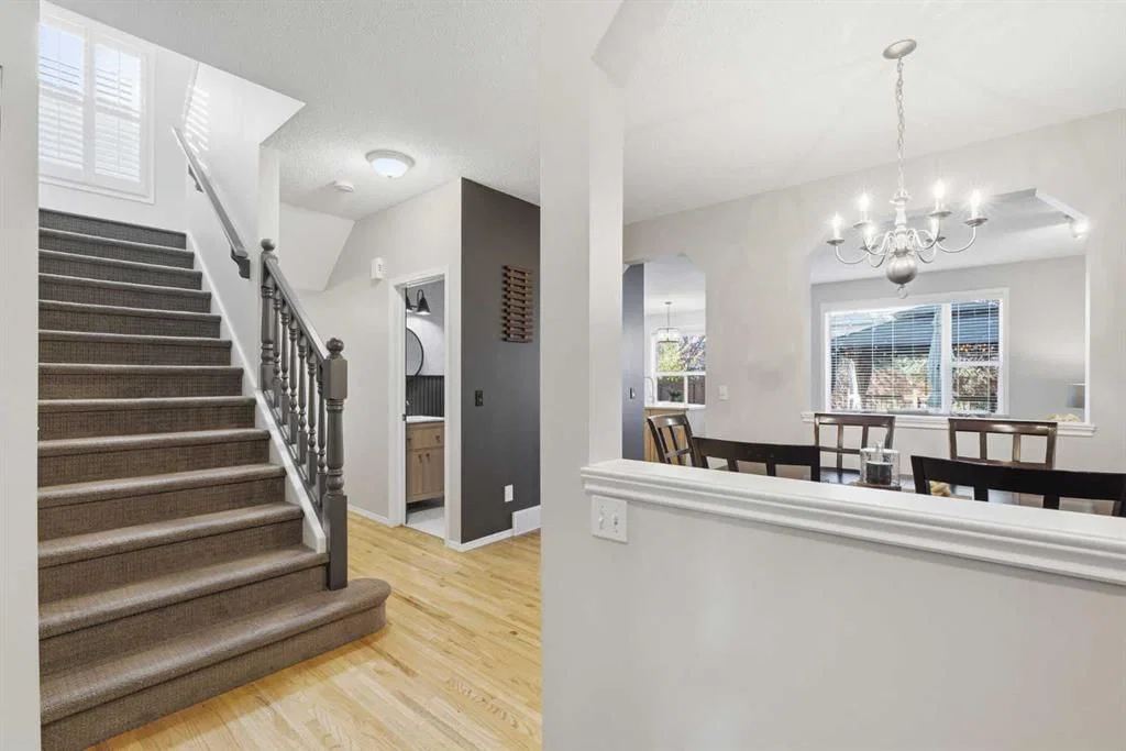 19 Chapman Way SE, Calgary — photo 4 of 50