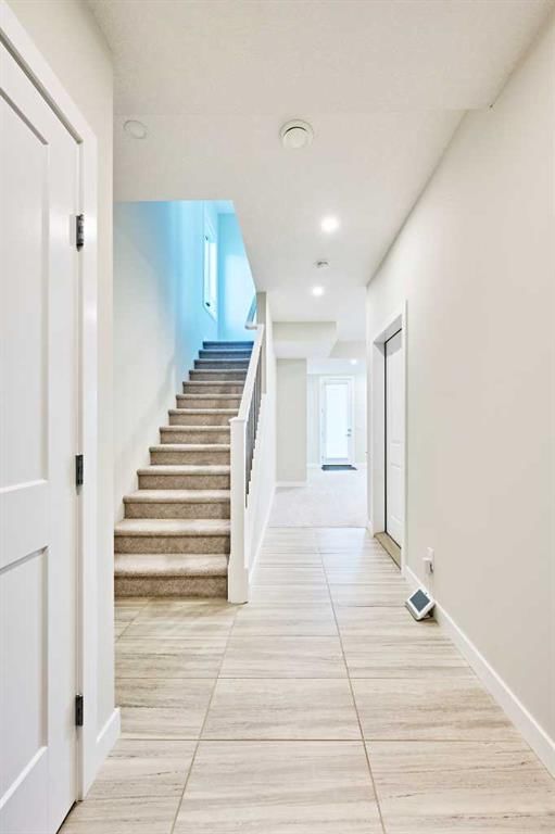 102 Crestridge Common SW, Calgary — photo 5 of 49