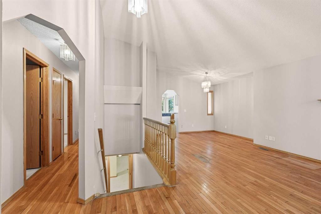507 Hidden Vale Place NW, Calgary — photo 3 of 44