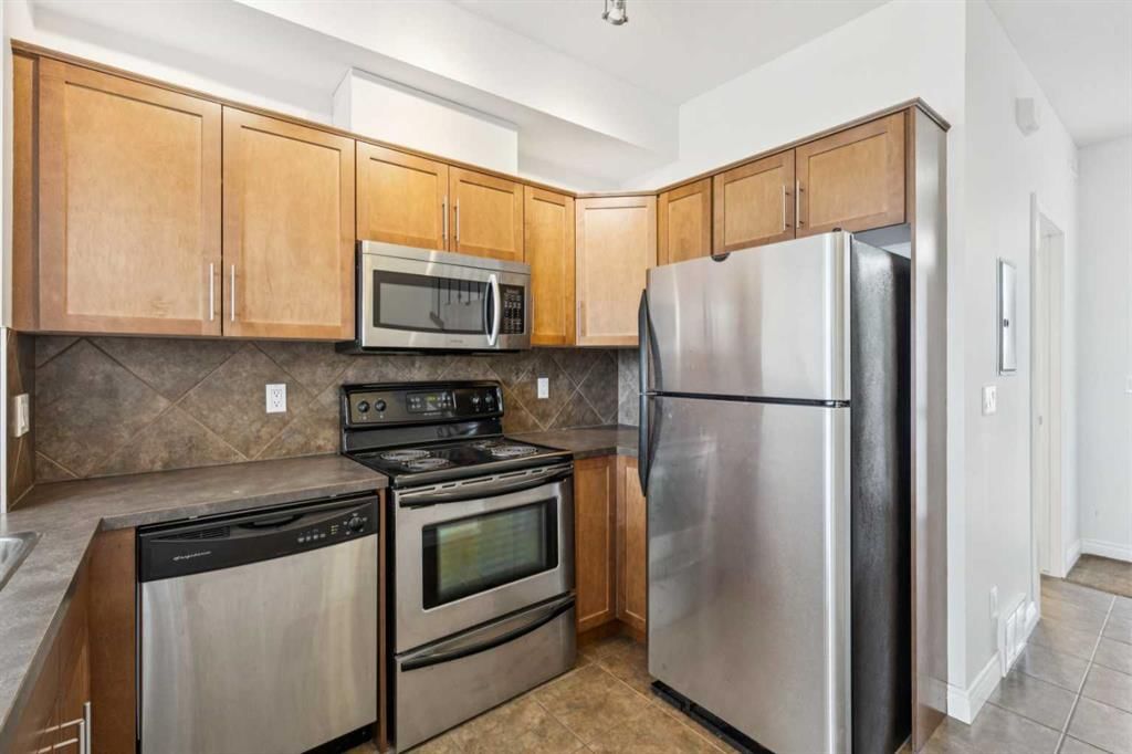 17, 181 Rockyledge View NW, Calgary — photo 4 of 33