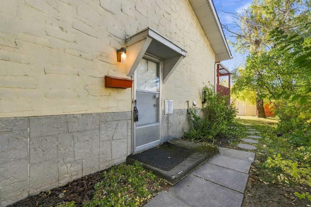 6207 Beaver Dam Way NE, Calgary — photo 4 of 37