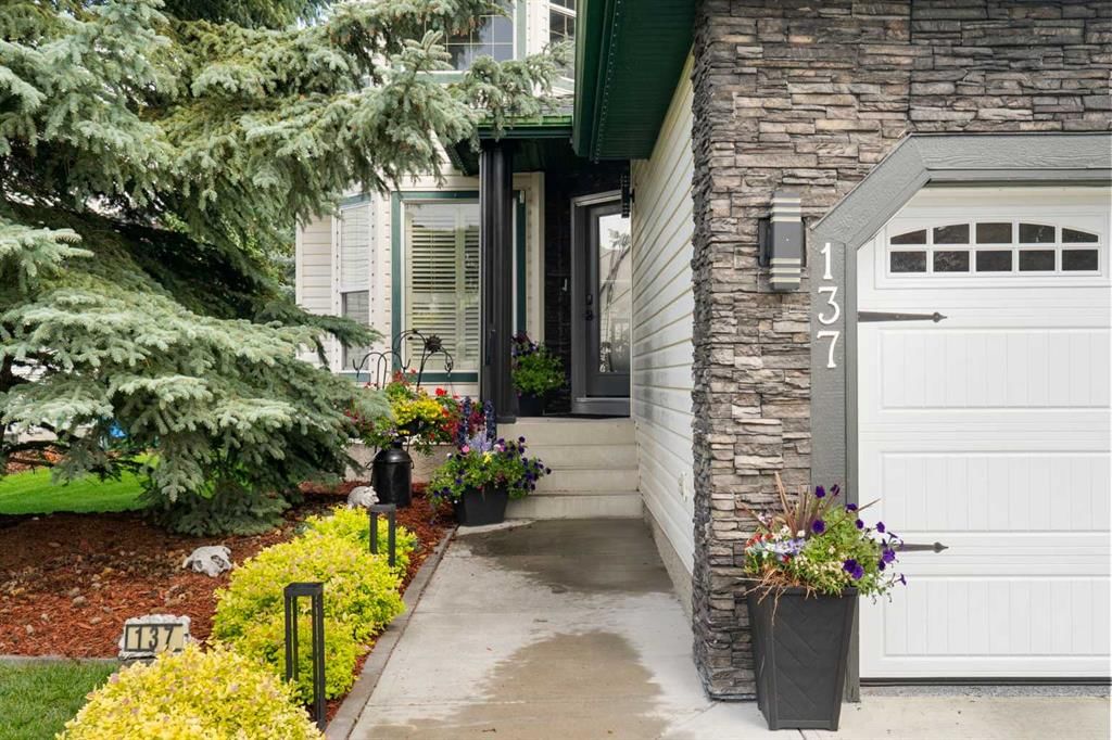 137 Gleneagles View, Calgary — detached for sale