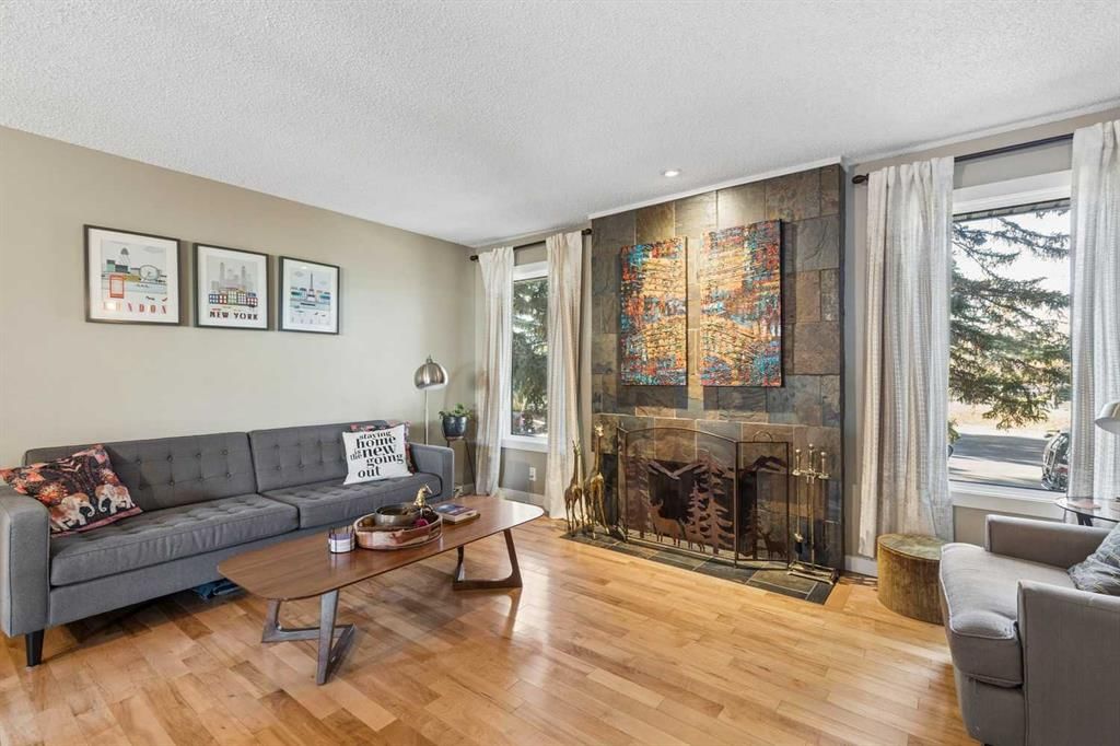 7048 61 Avenue NW, Calgary — photo 3 of 30